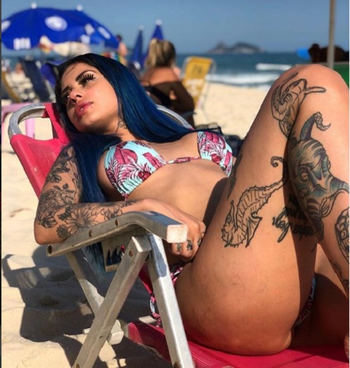 Tati Zaqui ostenta bumbum em foto e fãs reagem: 'Deu zoom né meu filho?'