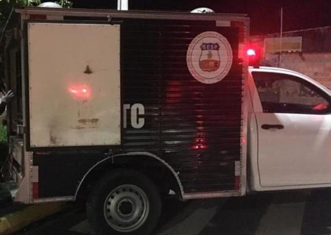 Mulher é morta a facadas dentro da própria casa em Manaus