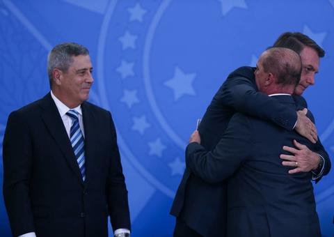 Bolsonaro ataca Moraes e chama de 'política' decisão do Supremo que barrou Ramagem na PF