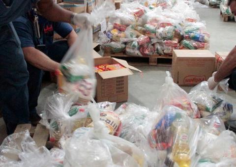 Funcionário de terceirizada é flagrado desviando alimentos de merenda escolar em Manaus 