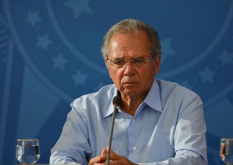 Guedes afirma que Brasil pode chegar a 'imprimir dinheiro' para enfrentar crise econômica