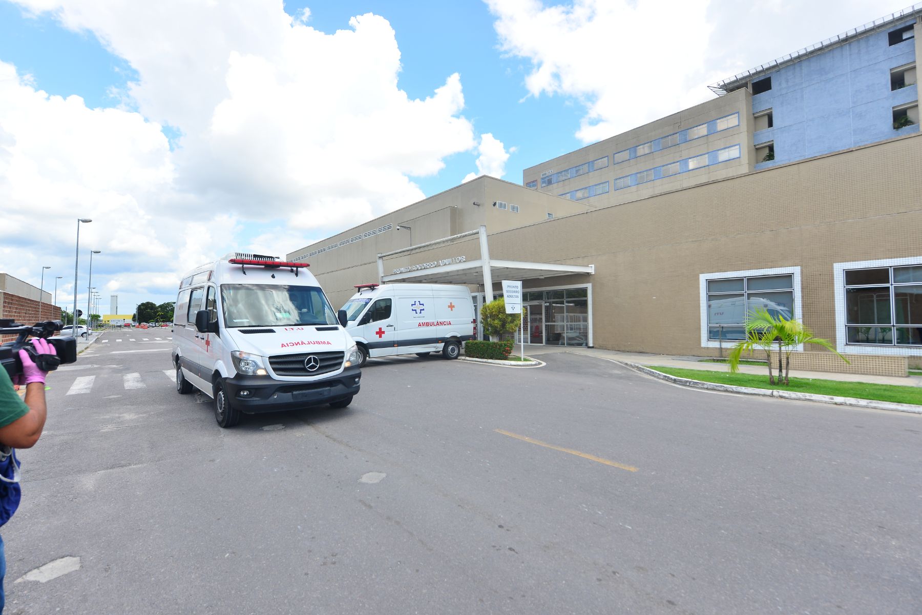 Hospital Delphina Aziz recebe 35 pacientes com Covid-19 transferidos de UPAs e SPAs