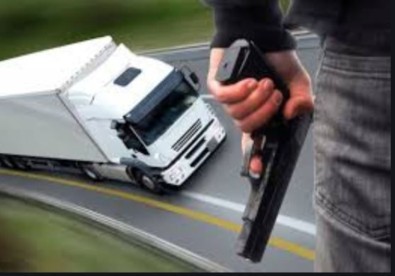 Dupla é presa por roubar carga de empresa de comésticos em Manaus