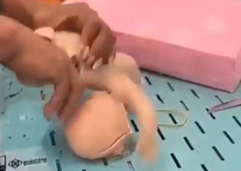 Em Manaus, drogas são encontradas dentro de boneca em encomenda nos Correios