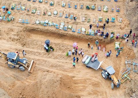 Manaus registra mais de 2 mil enterros em abril; número é três vezes mais do que 2019