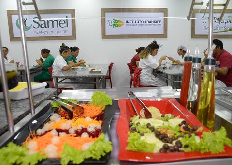 Em Manaus, hospital de campanha inaugura refeitório para 60 pessoas