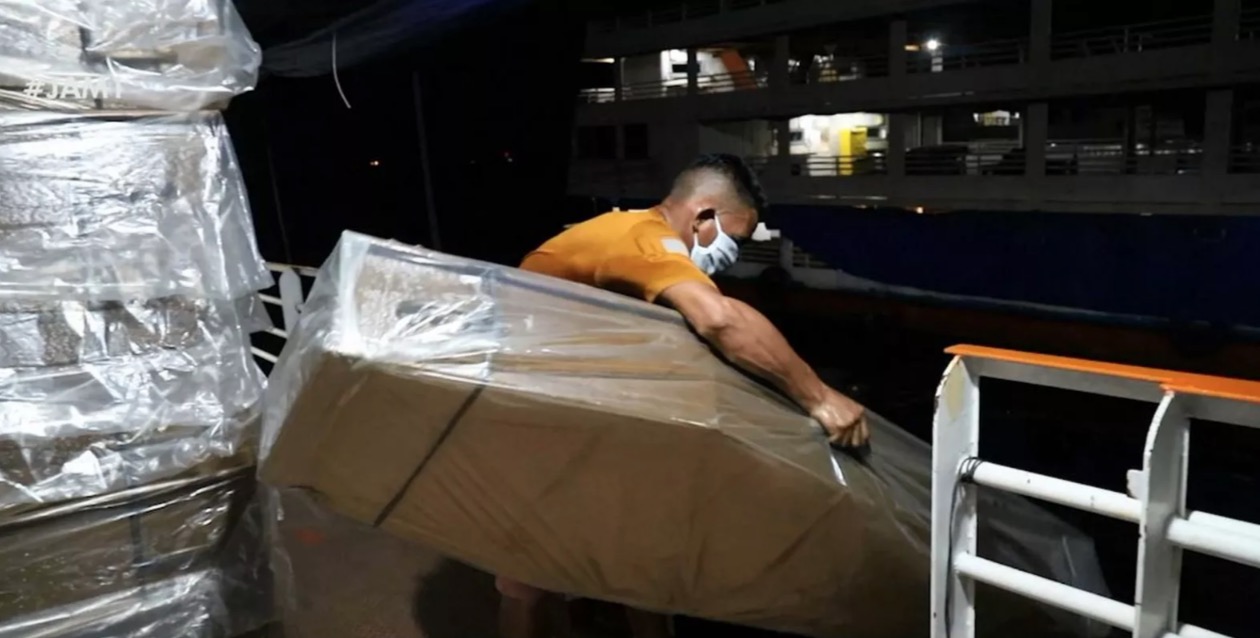 Manaus recebe 1º lote de caixões importados e se prepara para 4 mil sepultamentos em maio