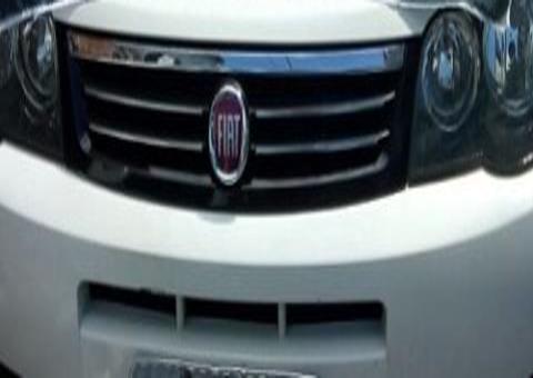 Após denúncia anônima, polícia recupera carro roubado em Manaus