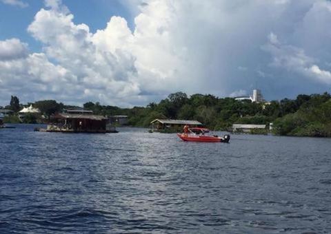 Flutuantes em Manaus furam quarentena e abrem para público