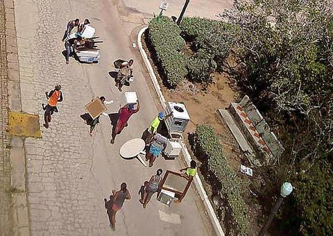 Paraíso turístico na Venezuela enfrenta falta de água e saques