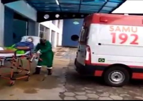 'Aqui não tem estrutura' diz mulher ao gravar avô sendo transferido de Hospital da Nilton Lins para UPA em Manaus