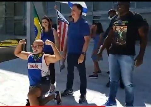 Paulo Cintura é detonado na web após tietar Bolsonaro: 'trocou o saúde é o que interessa'