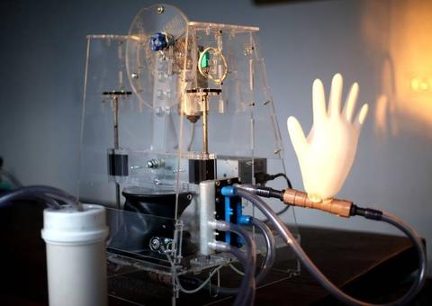 Brasileiro cria ventilador pulmonar usando pneu e limpador de para-brisa