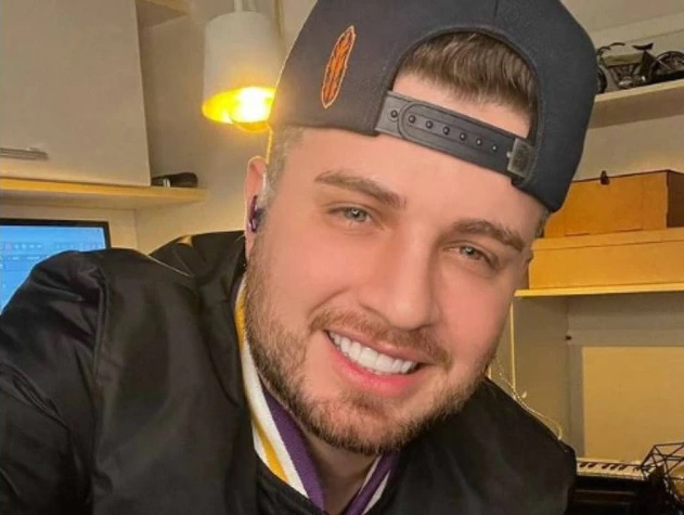 Cantor sertanejo Conrado passa por cirurgia quase um mês após acidente