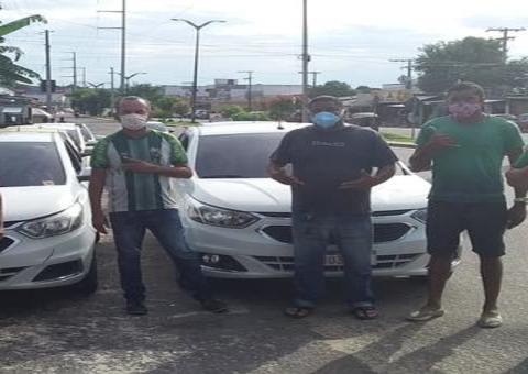 Em protesto, taxistas pedem liberação do transporte intermunicipal no Amazonas