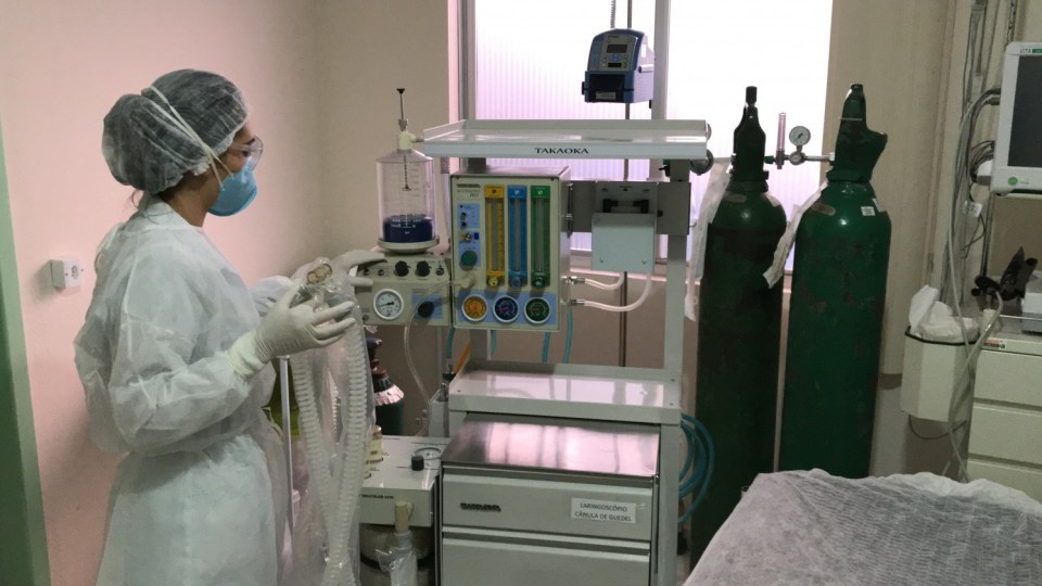 Em Manaus, Hospital Nilton Lins recebe mais nove respiradores