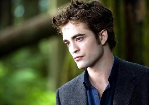Robert Pattinson relembra desgosto por Crepúsculo: 'era nojento'