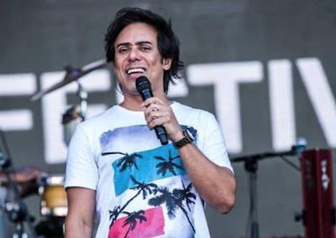 Cantor Guilherme, da dupla com Santiago, é cobrado em live por não pagar pensão