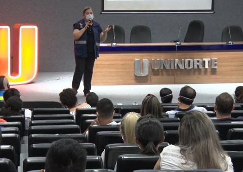 Profissionais de saúde recebem capacitação sobre Covid-19 em Manaus 