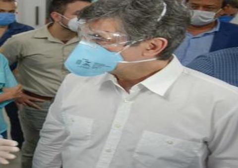 Ministro da Saúde conhece 'método Vanessa' em hospital de campanha em Manaus 