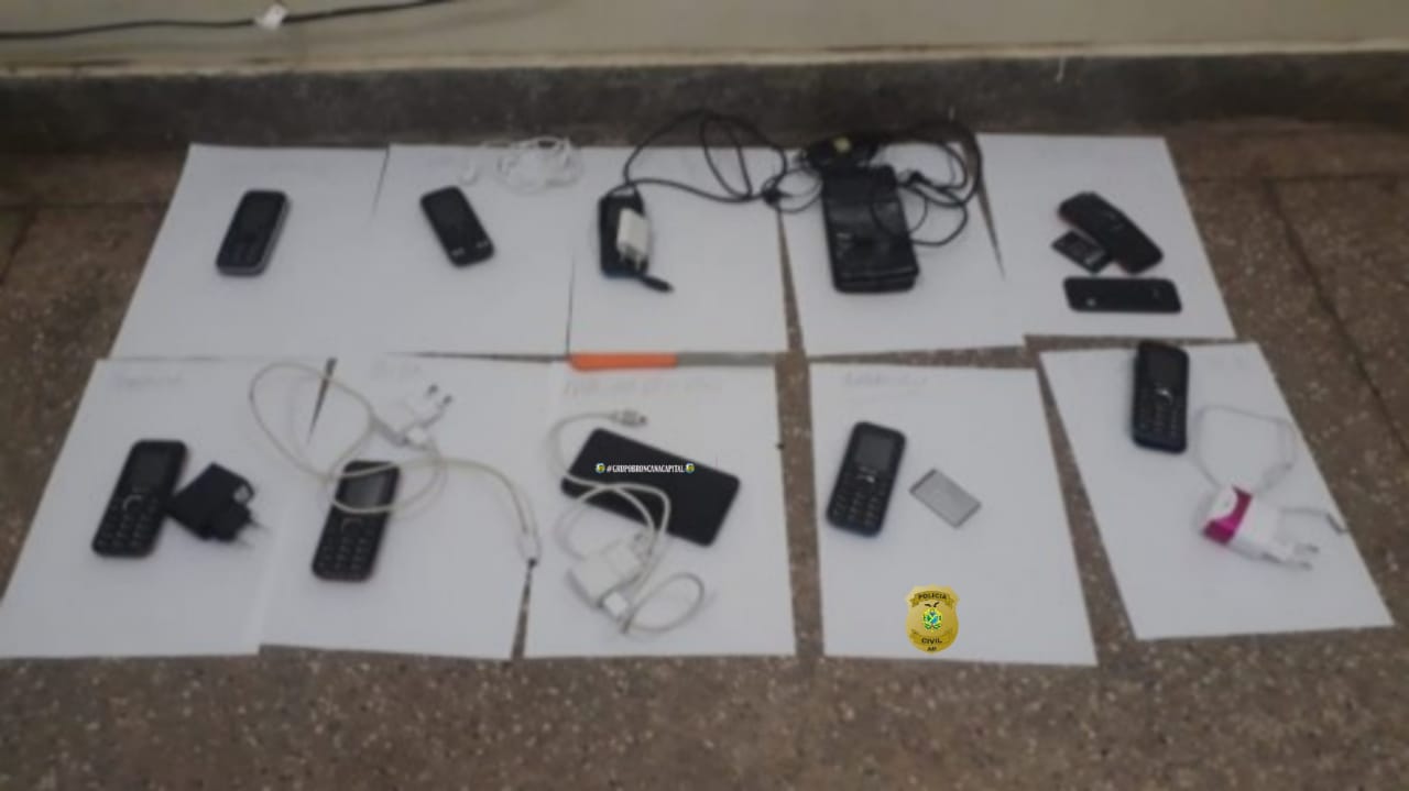 Revista encontra celulares e faca em celas de delegacia no Amazonas
