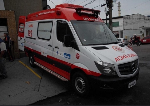 Passageira fica ferida após colisão entre carros de aplicativos em Manaus 