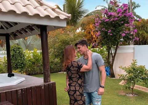  Namorado da mãe de Neymar volta para São Paulo e namoro segue sem exposição