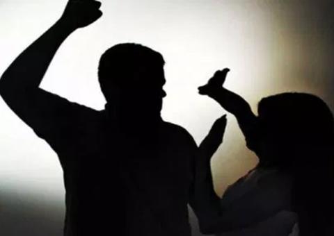 Em Manaus, mulher descobre traição e apanha do marido com celular 