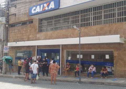 Câmara pede ajuda do Exército para organizar filas em agências bancárias de Manaus 