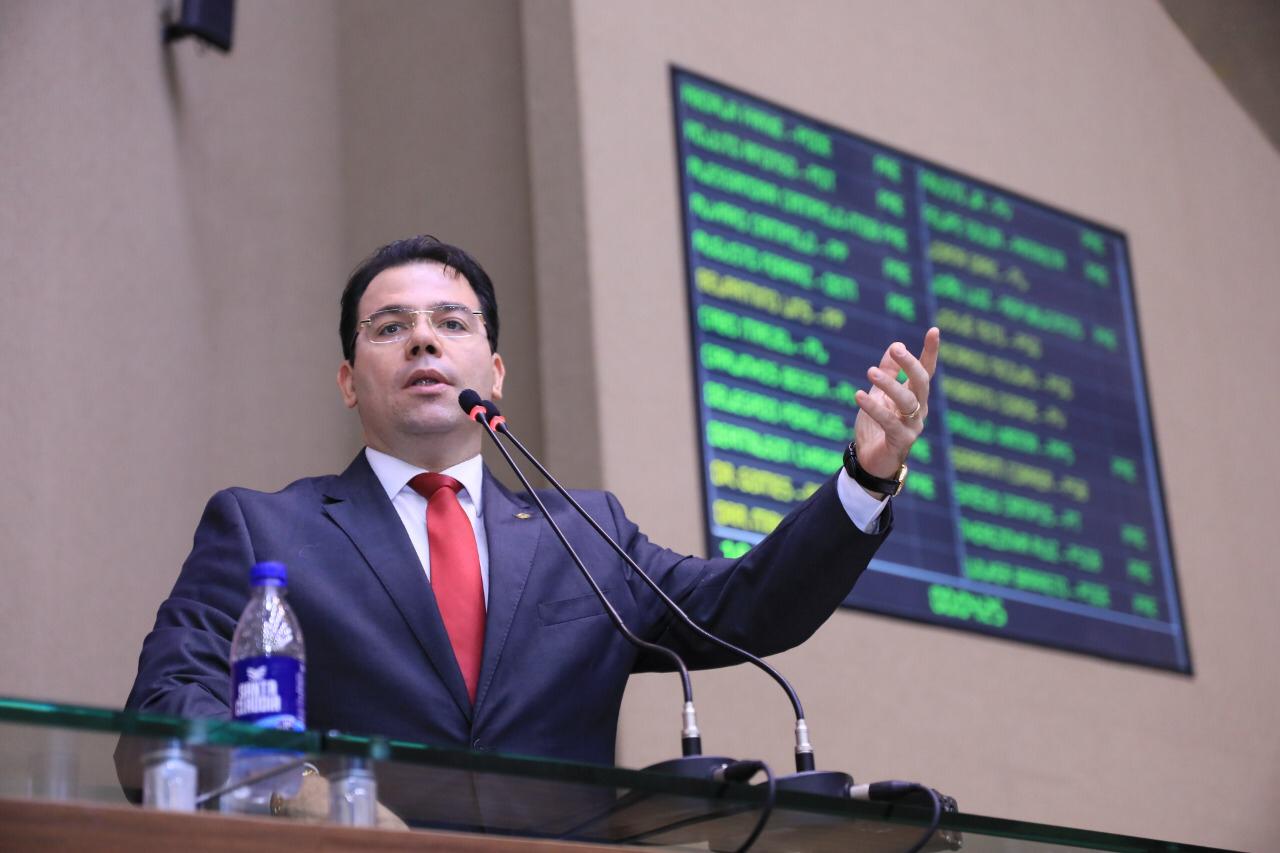 Wilker é contra reduzir sessões na Aleam e diz: 'manobra dos defensores deste governo'