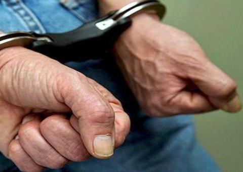 Foragido por assassinato, homem é preso enquanto passeava em rua de Manaus