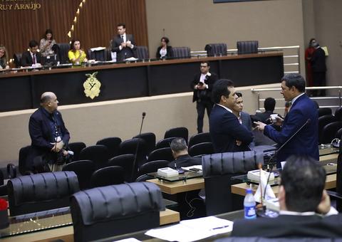 Deputada quer retorno de ao menos uma sessão presencial por semana na Aleam 