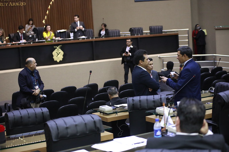 Deputada quer retorno de ao menos uma sessão presencial por semana na Aleam 