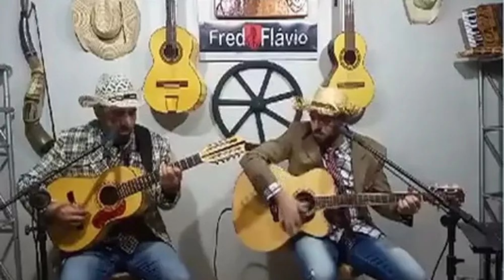 Cantor sertanejo morre após fazer live em rede social