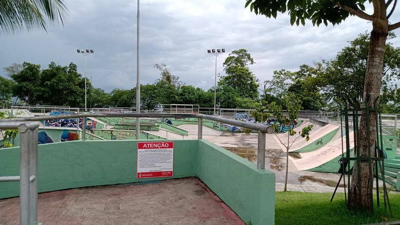 Ponta Negra tem iluminação reduzida para evitar práticas de exercícios durante pandemia