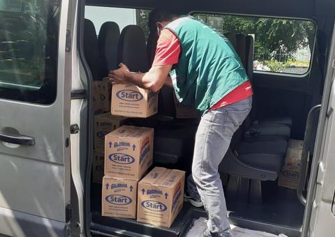 Manaus recebe doação de álcool em gel adquirida em live de Michel Teló