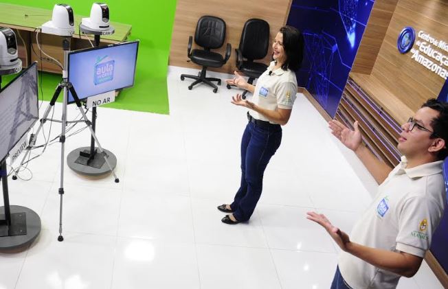 'Aula em Casa' estreia nas TVs de 22 municípios do Amazonas
