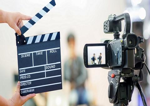 Ator afirma que tomou remédio para esconder 'volumão' em calça ao fazer filme