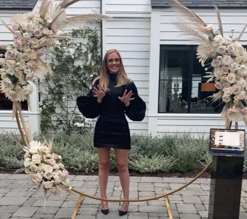 Personal trainer de Adele desabafa após cantora emagrecer 45 kg: ‘intenção não foi magreza’