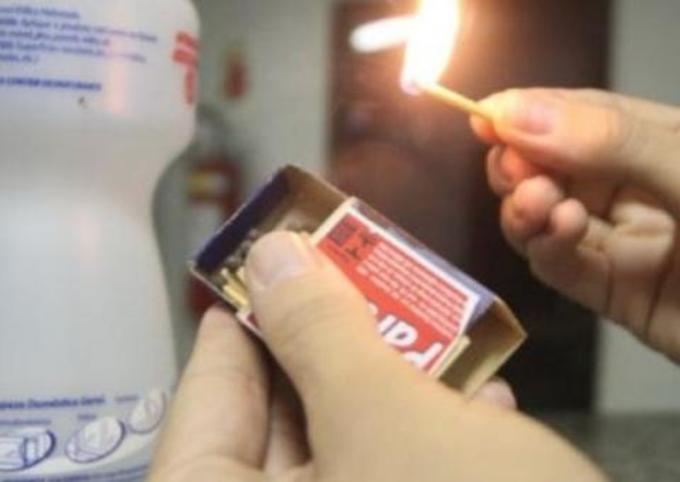 Homem joga gasolina e ateia fogo em mulher após desconfiar estar sendo traído