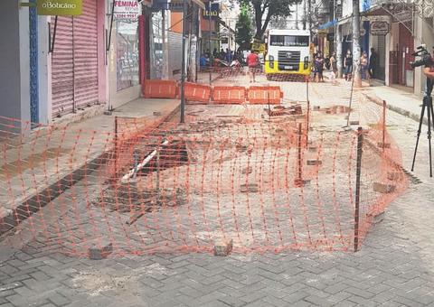Seminf isola cratera que se abriu no Centro de Manaus 