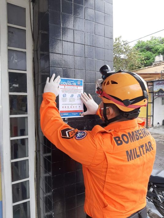Em Manaus, bombeiros fazem ação para conscientizar população no Parque 10