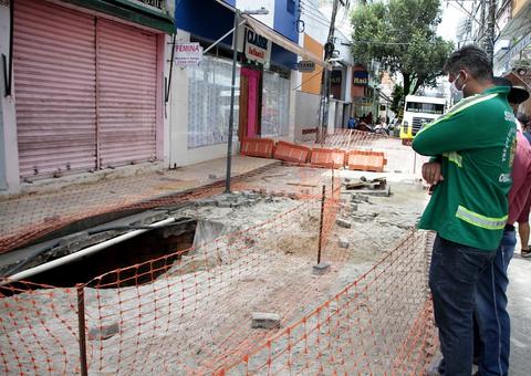 Prédio no Centro de Manaus será demolido após abertura de cratera 