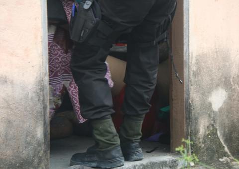 Em decomposição, corpo é encontrado por vizinhos dentro de casa em Manaus 