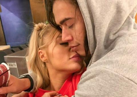 Eita! Luísa Sonza engole choro ao cantar 'me trocou por outro alguém'