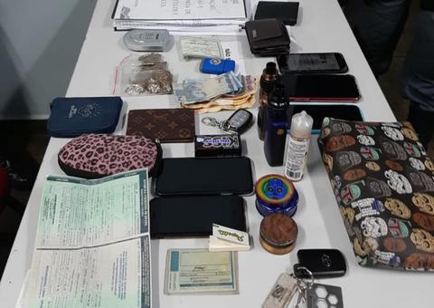 Em Manaus, grupo suspeito de tráfico de drogas é preso ao esconder maconha dentro de carro