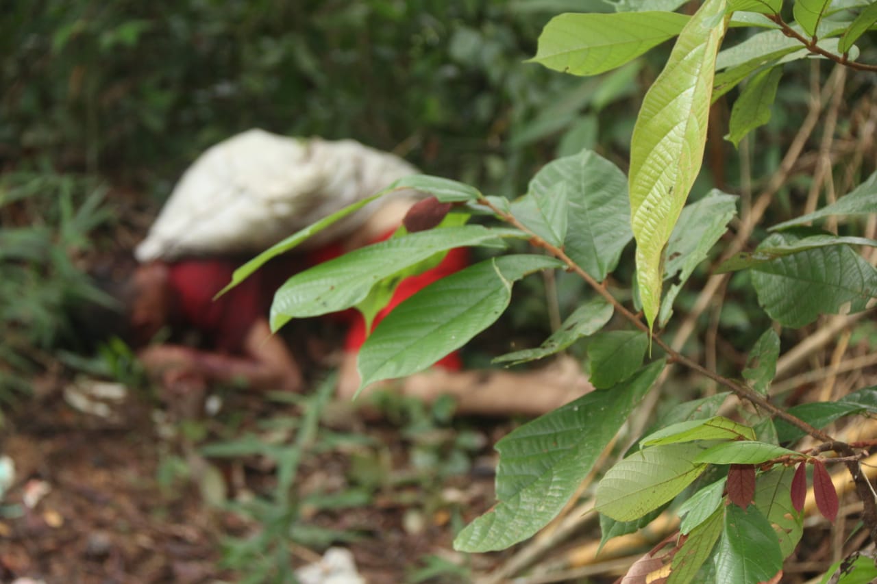 Coberto com saco, homem é encontrado morto perto da Praia Dourada