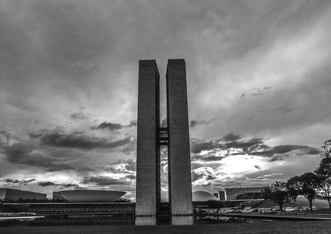 Diante de número de mortes por coronavírus, Congresso decreta luto por três dias