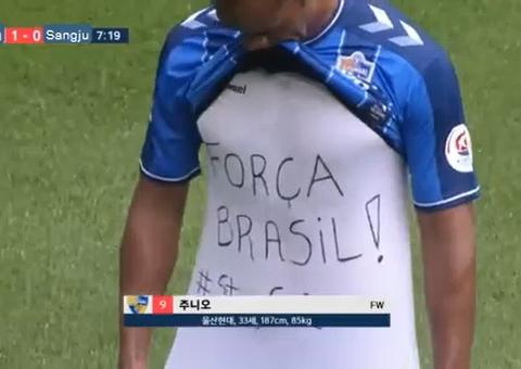 Ex-jogador do Nacional-AM, marca dois no Campeonato Coreano e faz homenagem: ‘Força, Brasil’