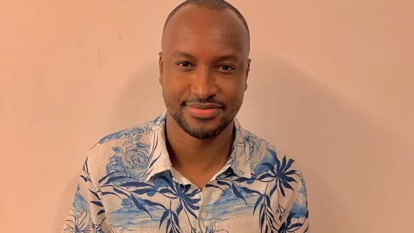 Durante live, ator revela caso de racismo contra cantor Thiaguinho